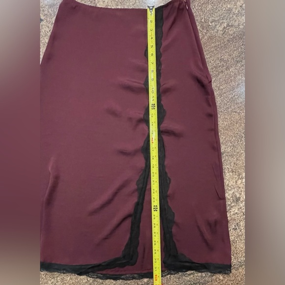Suzanne Betro Burgundy Midi Skirt with Black Lace Trim Women’s Size Large - Picture 7 of 8